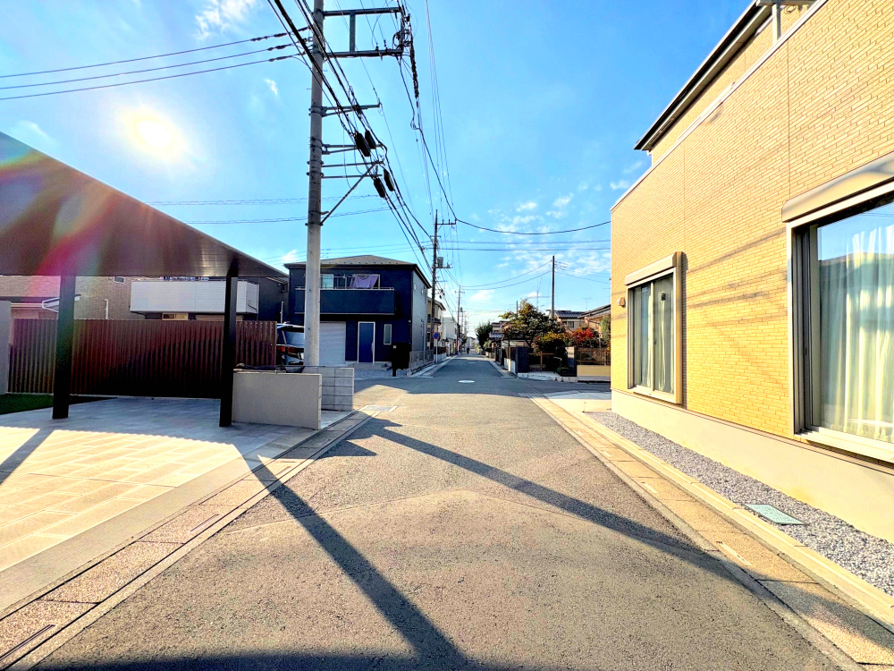 令和4年築の築浅物件。3ＬＤＫ・オール電化住宅。地震に強い制震ダンパー搭載。駐車2台可(車種による)
