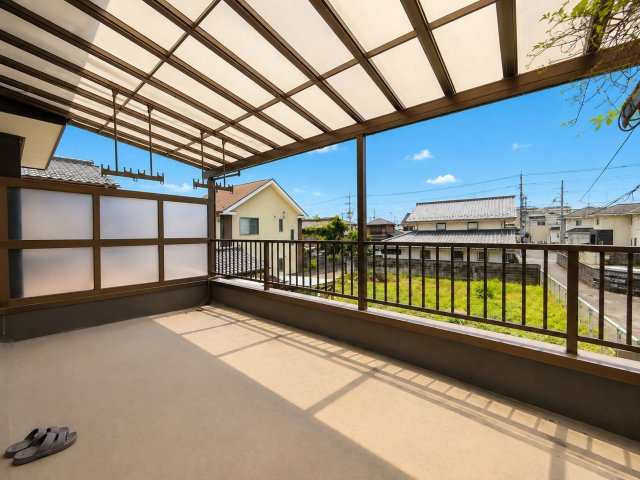 奥行き、広さが十分にあり、バーベキューも可能