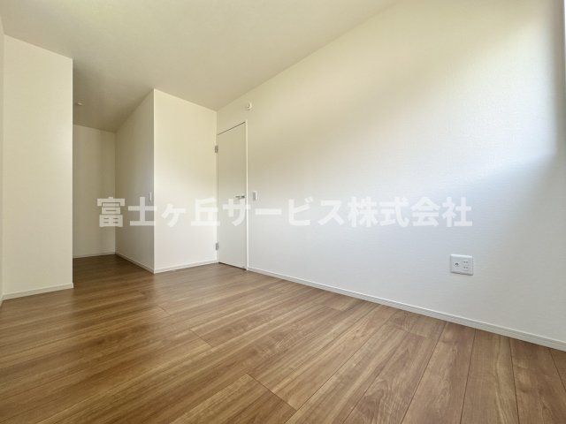 収納もある洋室です