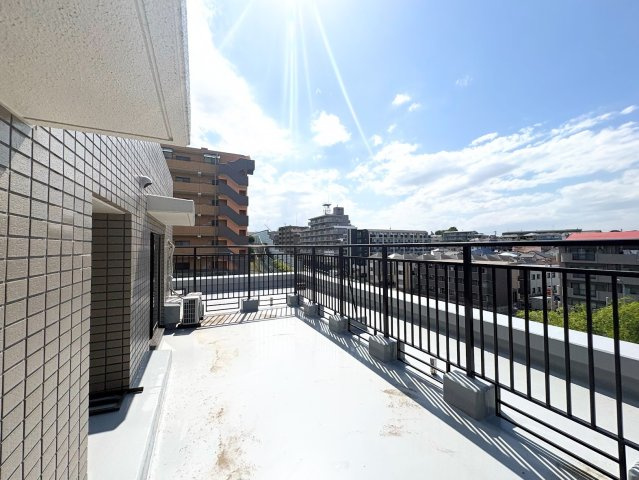 ◆広いバルコニーは寝室と子供部屋からアクセスできる2WAY動線。お布団も洗濯物もたくさん干せます！！