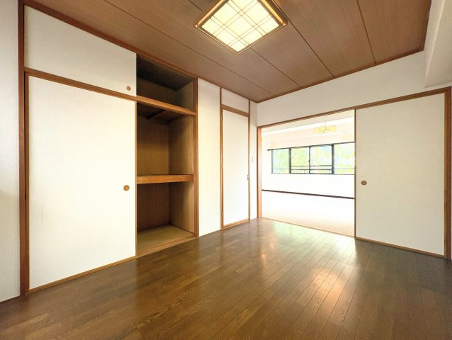 ◆その邸が魅せる、気品・上質・重厚感・極細やかさ、そのすべては訪れた者に安らぎと品性を与える特別な空間です。ここに住むからこそ意味がある。すべての（始まり）をここから迎えます。
