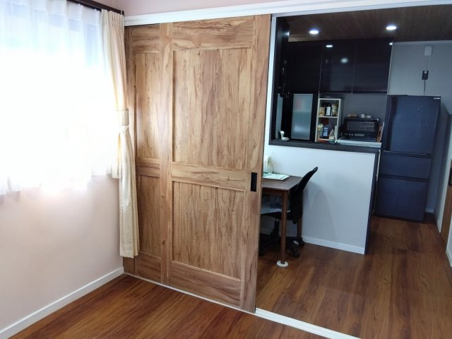 ダイニングと隣の洋室は扉を開けてLDKのように使用したり、扉を閉めれば冷暖房の効率も良くなりますね！