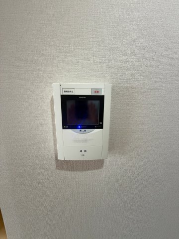 モニター付きインターホンで来訪者の顔がしっかり確認できて安心