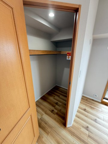 収納が豊富で、暮らしやすさに配慮した間取りです。