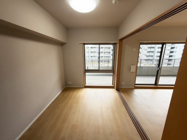洋室5.4帖・収納付きで、お部屋がすっきり片付きます。