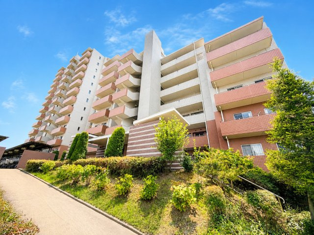 ◆管理体制良好なマンションです。清潔感のあるエントランスに開放感のある住環境。　※AI加工しております。