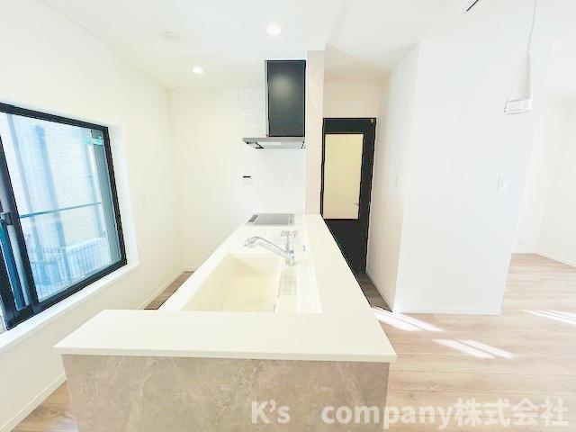 リビングにいるご家族を感じながらお料理ができるカウンターキッチン☆