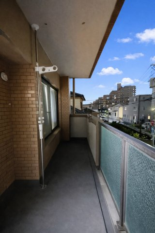 開放的で明るい空間を演出してくれるバルコニーです