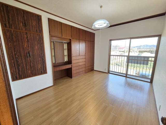 2階6帖の洋室です。