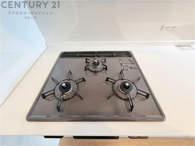 多数の調理器具を同時に使用でき、料理の効率化が可能。省エネで節約になり、様々な料理スタイルに適応できます。また、火力調整が独立しており、手入れや掃除もしやすく、今よりもっとお料理が楽しくなるかも。