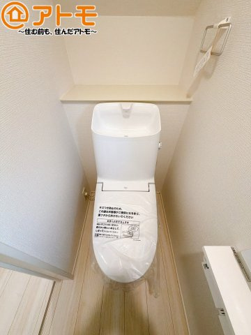 常に便座を温かく保ってくれる温水洗浄便座です。冬場でも安心して座ることができますね♪
