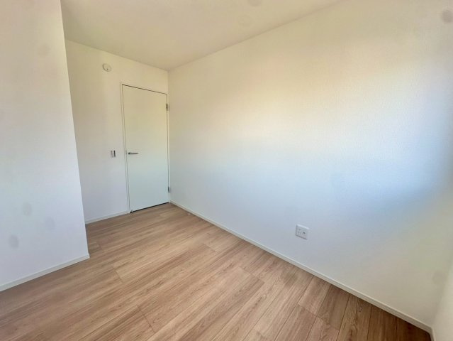 洋室4.6帖・収納付きで、お部屋がすっきり片付きます。