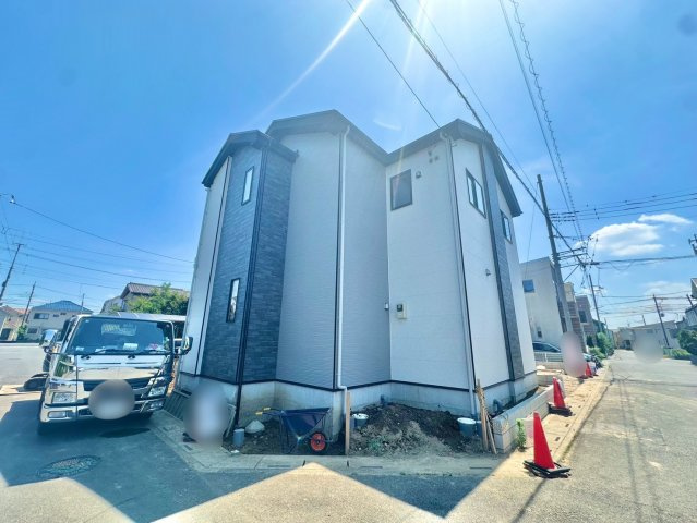 2号棟　北西・北東角地で開放感ある立地！4(5)LDK・WIC！キッチン・洗面・浴室がまとまった水回り動線で、家事の移動もスムーズです！並列駐車2台可(車種による)！