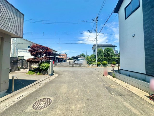2号棟　北西・北東角地で開放感ある立地！4(5)LDK・WIC！キッチン・洗面・浴室がまとまった水回り動線で、家事の移動もスムーズです！並列駐車2台可(車種による)！