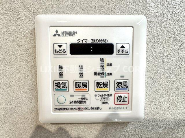 浴室乾燥機能で雨の日でも乾燥が可能。また、浴室内の湿気を排気し、カビの発生を抑えます　　