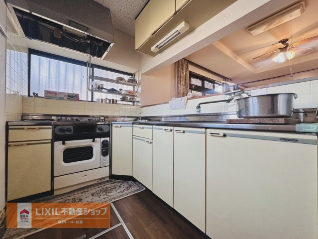 お部屋全体がキッチンから見渡せるのでコミュニケーションもしっかりとれます。