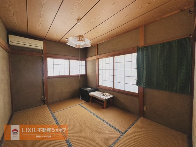 明るい和室！しっかり収納があり便利です。やっぱり畳は落ち着きます