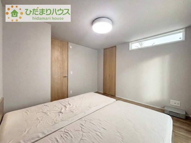 採光用のFIX窓も付いており、朝日がよく入ります(^^)v