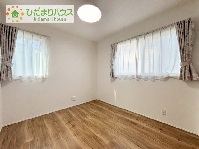 5.25帖の洋室♪　机とベッドを置けば子供部屋の完成ですね！