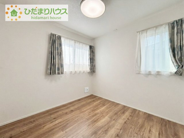 4.5帖の洋室♪　リモートワークや趣味を楽しむお部屋に十分な広さですね(*^^*)