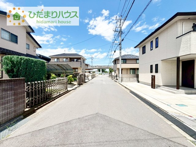 前面道路が広く駐車もラクラクです！！