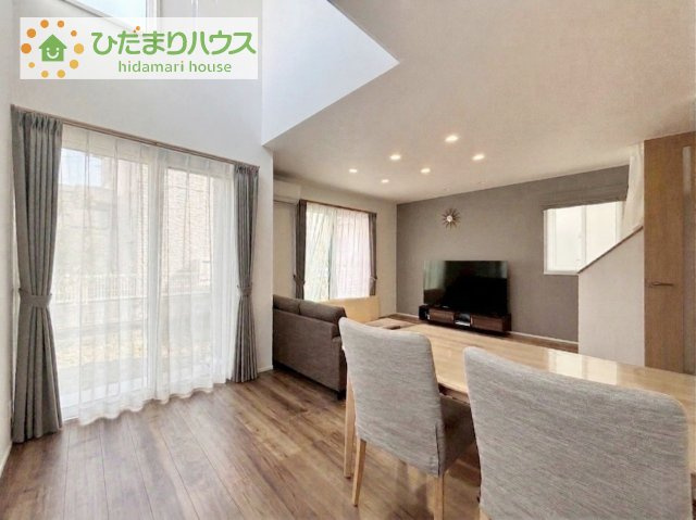 LDKには吹き抜けがあり、明るく解放感のある空間を作り出してくれます♪