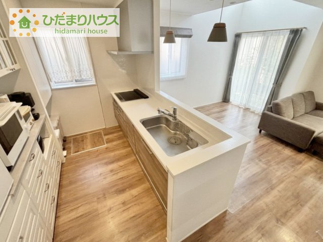 食洗器付きで日々の家事も助けてくれます！　浄水器一体蛇口になっており、飲用水も安心♪