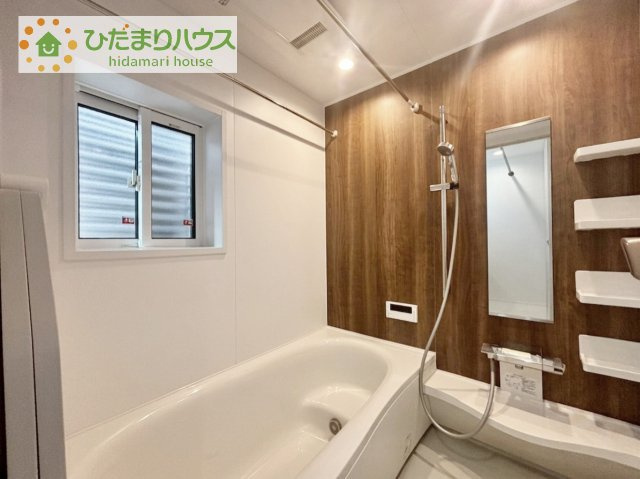 高級感のあるウッド調パネルは、入浴中の気持ちを落ち着かせ、リラックスさせてくれます♪