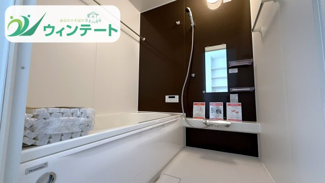 家族みんながゆったりくつろげる広さの浴室。換気・乾燥・暖房ができる機能付きで、一年中快適な入浴時間を楽しめます。