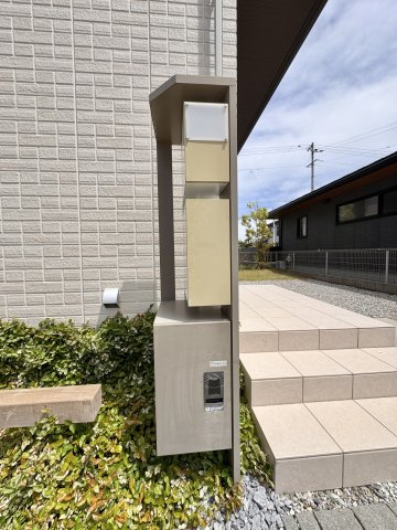 宅配ボックスは留守中でも便利です。