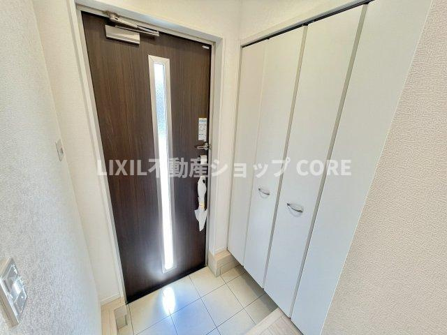 玄関ホールがスッキリ広々としていると帰る時も出ていく時も気持ちが良いものです！　