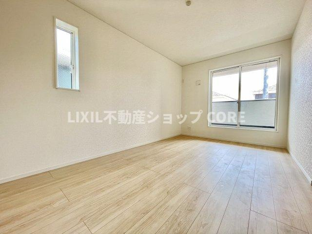 居室となる空間には毎日しっかりと光が差し込みます♪明るい室内になっております！　