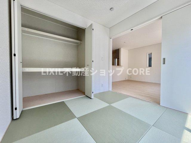 各居室にはクローゼットが備え付けられており、居室の広さを有効に使えます♪　