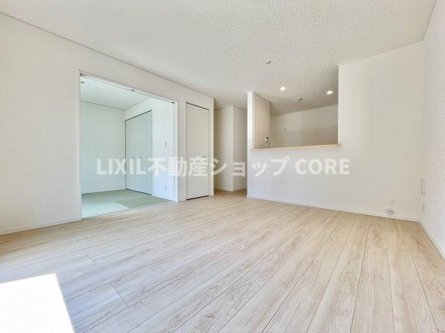 家族と過ごす時間を大切にしたい方にぴったりの明るくゆとりある住空間です。　
