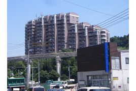 サンパーク嵐山(D-2)の外観