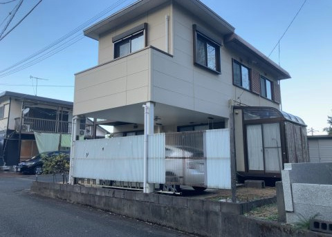 南側道路の場合は長い時間光を入れ込むことができるため、庭やリビングを道路側に持ってくることが多く土地価格も高い傾向にあります。一方北側道路だとリビングや庭が南側になりプライバシーを守ることができます。