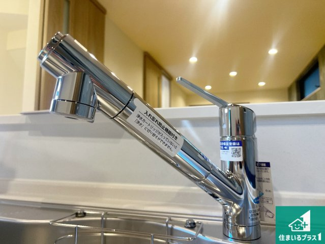 浄水器を内蔵！炊飯時、お茶を作る時に安心してお水を使えます！お湯と冷水、浄水と原水、シャワーの切替えもワンタッチです！