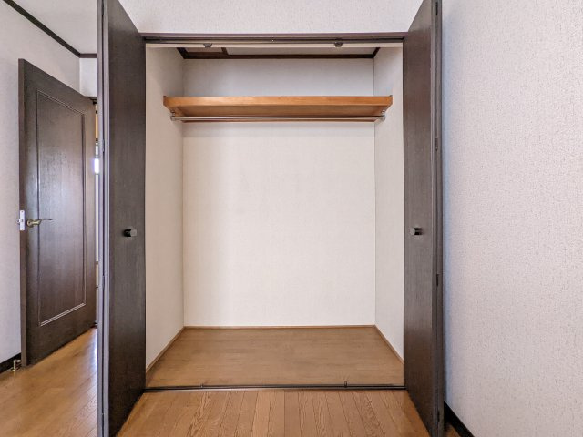 2階洋室収納です。