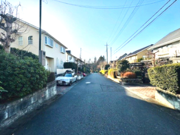 道路幅もありますので、駐車しやすいです。