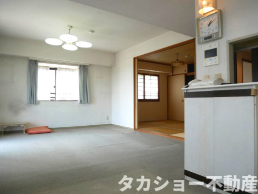 【ヴィルフォーレ稲毛6番館の居間】