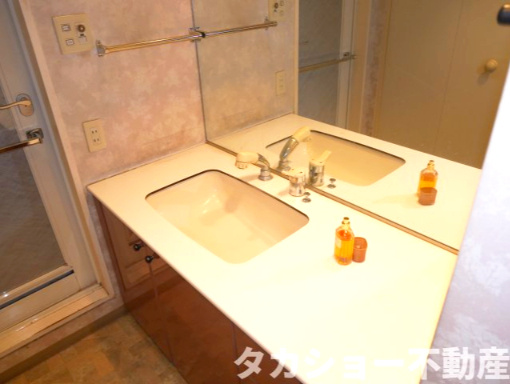 【ヴィルフォーレ稲毛6番館の独立洗面台】