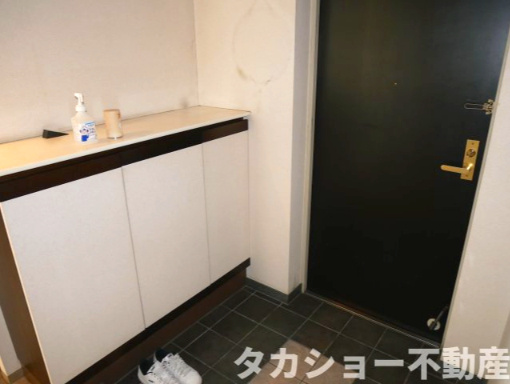 【ヴィルフォーレ稲毛6番館の玄関】