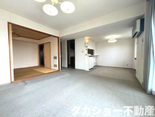 【ヴィルフォーレ稲毛6番館の居間】