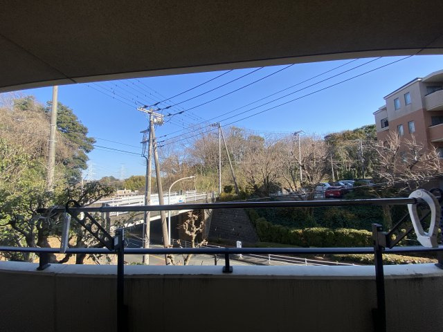 東向きにバルコニーがあります