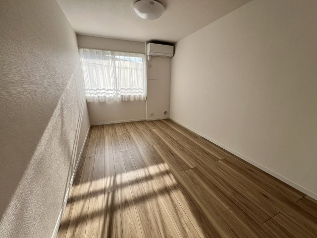 6.8帖の洋室です。壁1面にアクセントクロスを採用