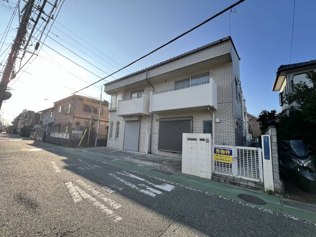 1階部分にはシャッターが付いてますので、防犯面で安心です。