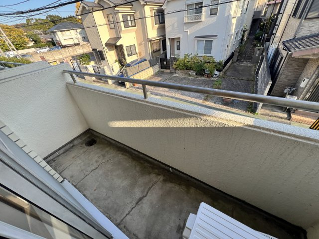 東側のバルコニーなります。