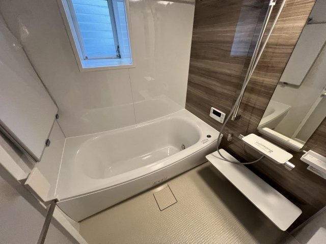 広めの浴槽でお風呂にゆったり浸かれます。