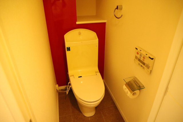 トイレは大きさや形、機能、抗菌性などが異なる多種多彩なタイプが各メーカーから出ています。それぞれに良さがあるため、事前にどういったタイプのトイレがいいのかをご家庭内で決めて、内見に行くといいでしょう。