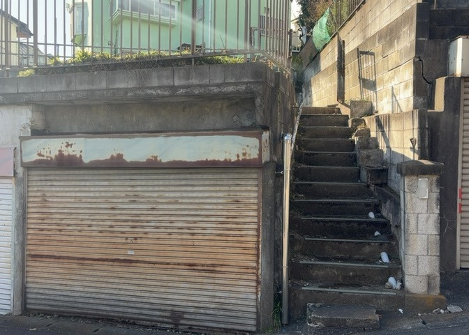物件の詳細については、現地を見てわかること以外に、役所や法務局などで調べないとわからないことがあります。そのため、現地に行く場合は、もしこの物件を買ったらどのような生活ができるかをイメージしましょう。